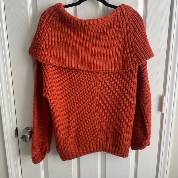Off the shoulder sweater - Picture 2 of 3